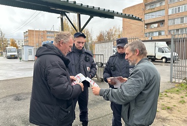 Сотрудники Отделения патрульно‑постовой службы полиции ОМВД России «Лотошинский» провели профилактические беседы с жителями