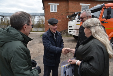 Екатерина Долгасова проверила работу ЖКХ и поздравила с днем рождения Николая Моха