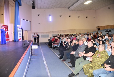 Лотошинских волонтёров поздравили с праздником и наградили