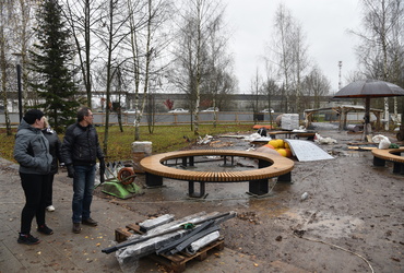 Вячеслав Попов проверил работы по благоустройству сквера «Славянской дружбы»