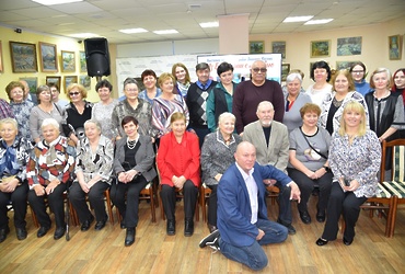 В библиотеке открылась персональная выставка художника Леонида Юртова