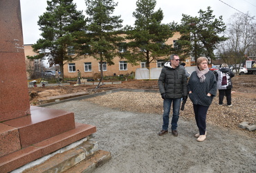 В посёлке Кировский рабочие на 30% сделали благоустройство общественного пространства