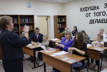 Екатерина Долгасова и Сергей Сретинский посетили Дом детского творчества