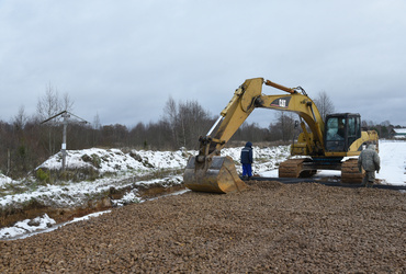 Рабочие завершают строительство дороги от деревни Егорье до деревни Грибаново