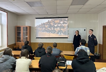Сотрудники ОМВД России «Лотошинский» и общественница встретились со студентами местного колледжа