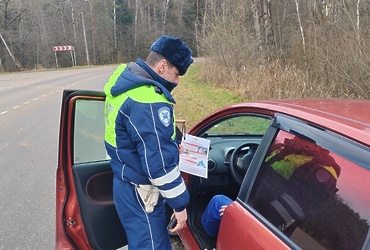 Сотрудники Госавтоинспекции ОМВД России «Лотошинский» провели с автовладельцами беседы по профилактике IT- преступлений