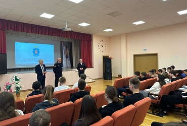 Сотрудники ОМВД России «Лотошинский» провели акцию «Служба в полиции – уверенность в завтрашнем дне!»