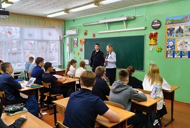 Сотрудники ОМВД России «Лотошинский» рассказали школьника о профессии полицейского