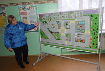 Партийцы проверили уголок безопасности в Микулинской гимназии