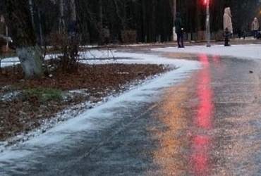 В ближайший час с сохранением до 18 часов 16 декабря местами на территории Московской области ожидается ледяной дождь, гололёд, гололедица на дорогах