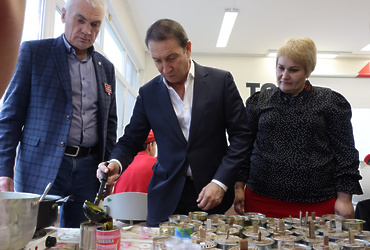 В Микулинской гимназии собрали гуманитарную помощь для бойцов СВО