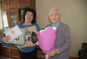 Жительницу деревни Доры поздравили с юбилеем