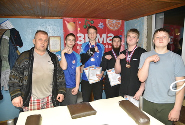 Армрестлеры клуба «Лотошинские медведи» завершили сезон закрытым турниром среди юниоров