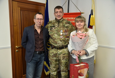 Глава округа встретилась с военнослужащим СВО Алексеем Калаевым