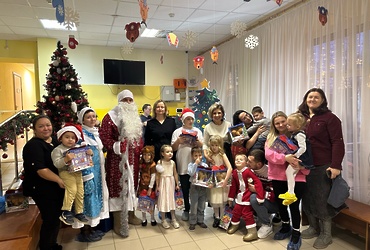 Сотрудники ОМВД России «Лотошинский» совместно с общественным  советом провели акцию «Полицейский Дед Мороз»