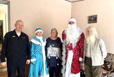 Сотрудники ОМВД России «Лотошинский» поздравили с наступающими новогодними праздниками семьи погибших коллег