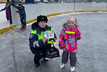 Сотрудники Госавтоинспекции Лотошино провели акцию «Безопасная зима»
